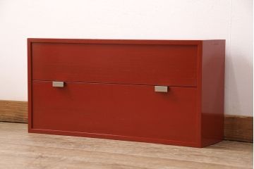 【オーダー注文・受注生産商品】赤いカシュー塗りが印象的!お部屋に華やぎを添える置型仏壇です。スペースを有効活用して扉を須弥壇に。和室や和モダンなリビングにも合います。お客様のご希望に合わせたオーダーも可能。大切な家族のために次世代につなぐ、ラフジュ工房オリジナルのお仏壇(小型仏壇、手作り仏壇)(R-050887)