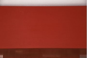 【オーダー注文・受注生産商品】赤いカシュー塗りが印象的!お部屋に華やぎを添える置型仏壇です。スペースを有効活用して扉を須弥壇に。和室や和モダンなリビングにも合います。お客様のご希望に合わせたオーダーも可能。大切な家族のために次世代につなぐ、ラフジュ工房オリジナルのお仏壇(小型仏壇、手作り仏壇)(R-050887)
