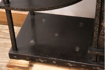 和製アンティーク　時代物　螺鈿細工で描かれた細かな絵柄が美しい飾り棚(茶棚、収納棚、戸棚)(R-050893)