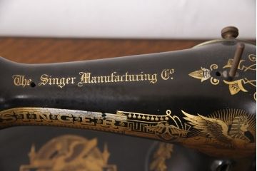 ジャンク品　SINGER(シンガー)社　お洒落なアンティークの空間を演出するミシンテーブル(シンガーミシン、ミシン台、ディスプレイ、工業用ミシン)(R-050895)