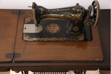 ジャンク品　SINGER(シンガー)社　お洒落なアンティークの空間を演出するミシンテーブル(シンガーミシン、ミシン台、ディスプレイ、工業用ミシン)(R-050895)