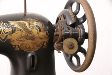 ジャンク品　SINGER(シンガー)社　お洒落なアンティークの空間を演出するミシンテーブル(シンガーミシン、ミシン台、ディスプレイ、工業用ミシン)(R-050895)