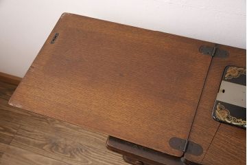 ジャンク品　SINGER(シンガー)社　お洒落なアンティークの空間を演出するミシンテーブル(シンガーミシン、ミシン台、ディスプレイ、工業用ミシン)(R-050895)