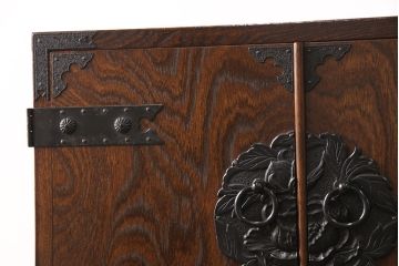 中古　国産民芸家具　観音開き戸付き　人気の縦型!スリムなサイズでお部屋に取り入れやすい収納箪笥(立長箪笥、引き出し、サイドチェスト)(R-050896)