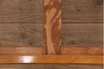 中古　極美品　特注品　横浜クラシック家具　ダニエル(Daniel)　　温かい雰囲気と上品なデザインが魅力的なベッドフレーム(セミダブル〜ダブル)(R-050898)