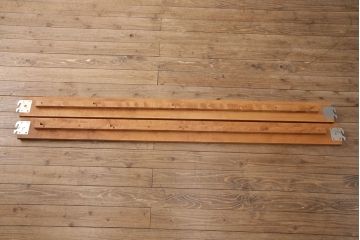 中古　極美品　特注品　横浜クラシック家具　ダニエル(Daniel)　　温かい雰囲気と上品なデザインが魅力的なベッドフレーム(セミダブル〜ダブル)(R-050898)