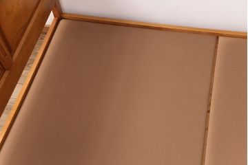 中古　極美品　特注品　横浜クラシック家具　ダニエル(Daniel)　　温かい雰囲気と上品なデザインが魅力的なベッドフレーム(セミダブル〜ダブル)(R-050898)