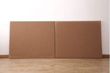中古　極美品　特注品　横浜クラシック家具　ダニエル(Daniel)　　温かい雰囲気と上品なデザインが魅力的なベッドフレーム(セミダブル〜ダブル)(R-050898)
