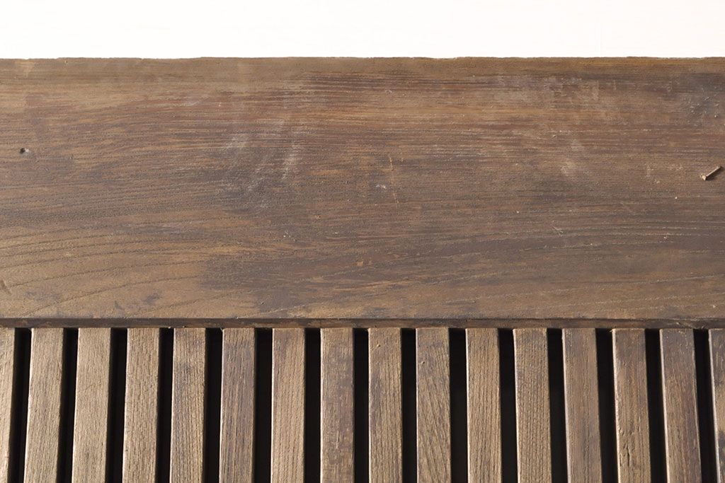 和製アンティーク　総ケヤキ材　上手物!重厚感のある厚みと堅牢な佇まいが魅力の格子蔵戸(建具、引き戸、玄関戸)(R-050899)