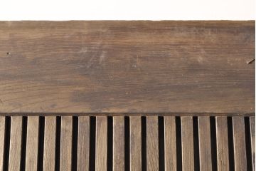 和製アンティーク　総ケヤキ材　上手物!重厚感のある厚みと堅牢な佇まいが魅力の格子蔵戸(建具、引き戸、玄関戸)(R-050899)