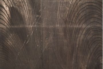 和製アンティーク　総ケヤキ材　上手物!重厚感のある厚みと堅牢な佇まいが魅力の格子蔵戸(建具、引き戸、玄関戸)(R-050899)