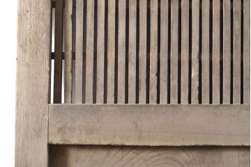 和製アンティーク　総ケヤキ材　上手物!重厚感のある厚みと堅牢な佇まいが魅力の格子蔵戸(建具、引き戸、玄関戸)(R-050899)