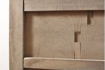 和製アンティーク　総ケヤキ材　上手物!重厚感のある厚みと堅牢な佇まいが魅力の格子蔵戸(建具、引き戸、玄関戸)(R-050899)