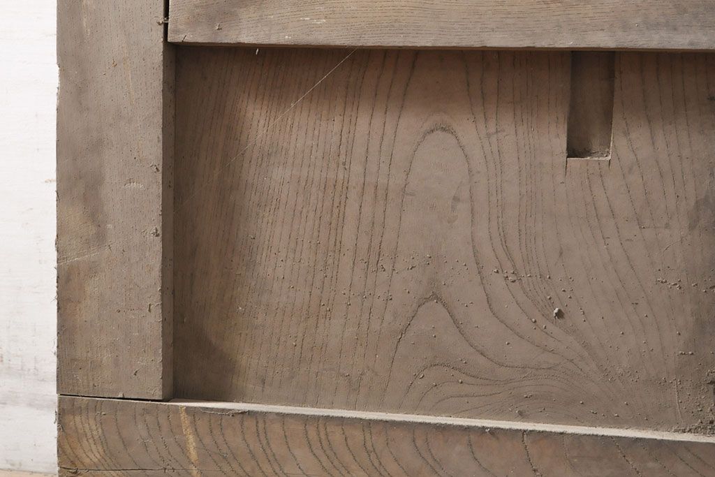 和製アンティーク　総ケヤキ材　上手物!重厚感のある厚みと堅牢な佇まいが魅力の格子蔵戸(建具、引き戸、玄関戸)(R-050899)