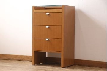 中古　美品　カリモク家具(karimoku)　Chitano(チターノ)　便利なアクセサリー収納が付いたサイドチェスト(サイドテーブル、引き出し)(R-050901)