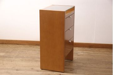 中古　美品　カリモク家具(karimoku)　Chitano(チターノ)　便利なアクセサリー収納が付いたサイドチェスト(サイドテーブル、引き出し)(R-050901)
