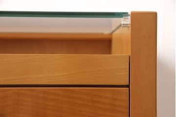 中古　美品　カリモク家具(karimoku)　Chitano(チターノ)　便利なアクセサリー収納が付いたサイドチェスト(サイドテーブル、引き出し)(R-050901)