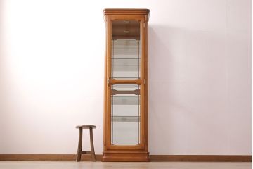 中古　超美品　横浜クラシック家具　ダニエル(Daniel)　E-214　上品な佇まいのエトランジェキュリオケース(キャビネット、ガラスケース、店舗什器)(定価約77万円)(R-050903)