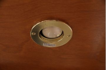 中古　超美品　横浜クラシック家具　ダニエル(Daniel)　E-214　上品な佇まいのエトランジェキュリオケース(キャビネット、ガラスケース、店舗什器)(定価約77万円)(R-050903)