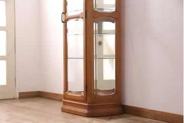 中古　超美品　横浜クラシック家具　ダニエル(Daniel)　E-214　上品な佇まいのエトランジェキュリオケース(キャビネット、ガラスケース、店舗什器)(定価約77万円)(R-050903)