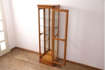 中古　超美品　横浜クラシック家具　ダニエル(Daniel)　E-214　上品な佇まいのエトランジェキュリオケース(キャビネット、ガラスケース、店舗什器)(定価約77万円)(R-050903)