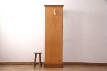 中古　超美品　横浜クラシック家具　ダニエル(Daniel)　E-214　上品な佇まいのエトランジェキュリオケース(キャビネット、ガラスケース、店舗什器)(定価約77万円)(R-050903)
