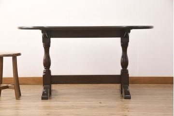 中古　松本民芸家具　深みのある色合いが高級感を醸し出すトレッスル楕円卓(定価約29万円)(2人掛けダイニングテーブル、オーバル型)(R-050906)