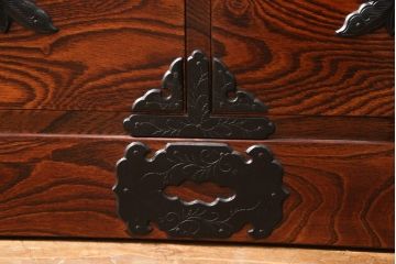 中古　美品　岩谷堂箪笥　菊幸作　ケヤキ材　引き出し2杯が嬉しい!力強い杢目が魅力のローボード(テレビボード、テレビ台、リビングボード、引き出し、チェスト)(R-050909)