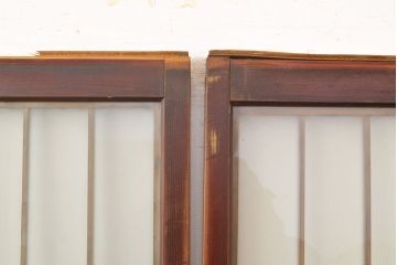 アンティーク建具　赤褐色の木肌が美しい、品が漂うガラス戸2枚セット(引き戸)(R-050910)