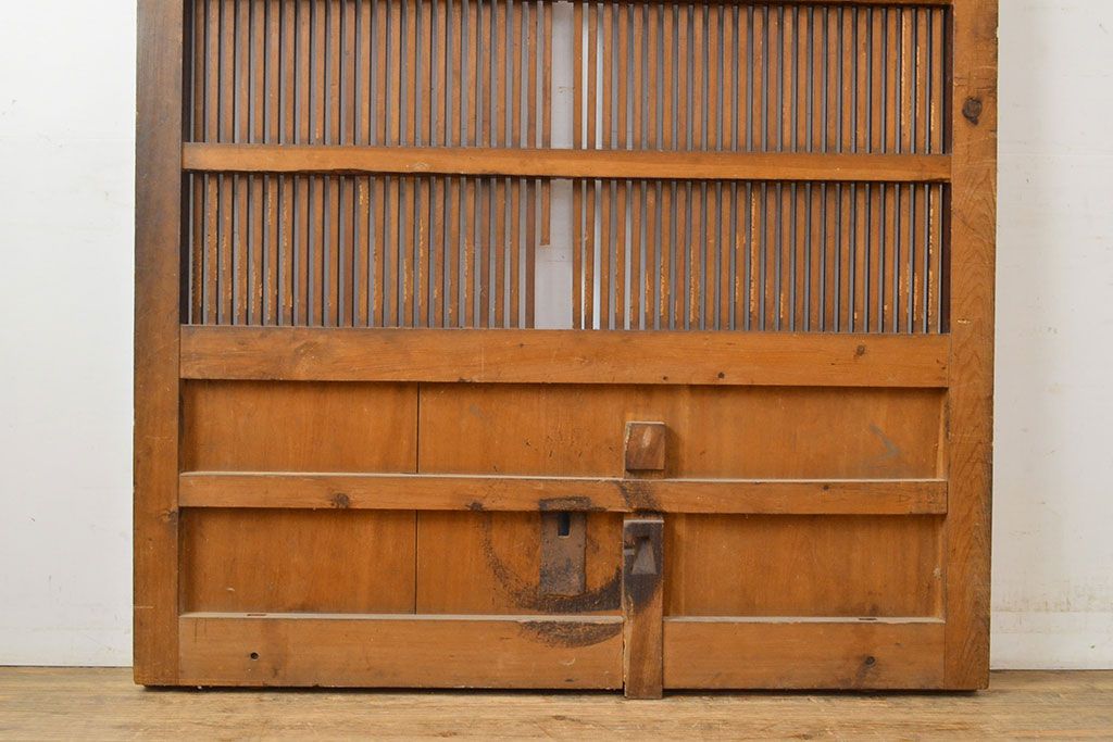 アンティーク建具　明治期　経年による風合いが味わい深い格子蔵戸1枚　(R-050913)