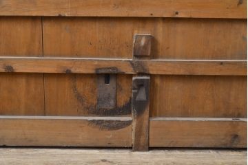 アンティーク建具　明治期　経年による風合いが味わい深い格子蔵戸1枚　(R-050913)