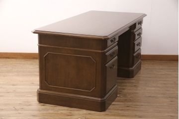 中古　美品　カリモク家具(karimoku)　DOMANI(ドマーニ)　QUEENS LIFE(クイーンズライフ)シリーズ　クラシカルな佇まいが魅力のプレジデントデスク(両袖机、在宅ワーク、在宅用ワークデスク)(定価約35万円)(R-050914)