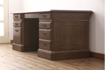 中古　美品　カリモク家具(karimoku)　DOMANI(ドマーニ)　QUEENS LIFE(クイーンズライフ)シリーズ　クラシカルな佇まいが魅力のプレジデントデスク(両袖机、在宅ワーク、在宅用ワークデスク)(定価約35万円)(R-050914)