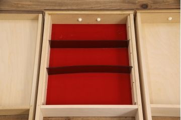 中古　美品　カリモク家具(karimoku)　DOMANI(ドマーニ)　QUEENS LIFE(クイーンズライフ)シリーズ　クラシカルな佇まいが魅力のプレジデントデスク(両袖机、在宅ワーク、在宅用ワークデスク)(定価約35万円)(R-050914)