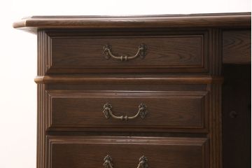 中古　美品　カリモク家具(karimoku)　DOMANI(ドマーニ)　QUEENS LIFE(クイーンズライフ)シリーズ　クラシカルな佇まいが魅力のプレジデントデスク(両袖机、在宅ワーク、在宅用ワークデスク)(定価約35万円)(R-050914)