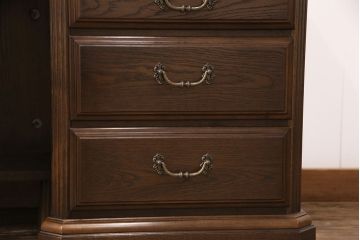 中古　美品　カリモク家具(karimoku)　DOMANI(ドマーニ)　QUEENS LIFE(クイーンズライフ)シリーズ　クラシカルな佇まいが魅力のプレジデントデスク(両袖机、在宅ワーク、在宅用ワークデスク)(定価約35万円)(R-050914)