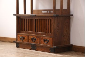 中古　美品　岩谷堂箪笥　美しい杢目と黒い金具が上質な和の雰囲気を演出する飾り棚(収納棚、戸棚、茶棚)(R-050924)