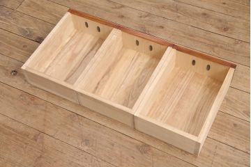 中古　美品　岩谷堂箪笥　美しい杢目と黒い金具が上質な和の雰囲気を演出する飾り棚(収納棚、戸棚、茶棚)(R-050924)