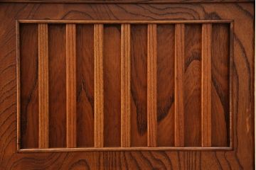 中古　美品　岩谷堂箪笥　美しい杢目と黒い金具が上質な和の雰囲気を演出する飾り棚(収納棚、戸棚、茶棚)(R-050924)