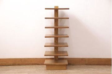中古　美品　「頑固おやじ」取扱い　総栗無垢材　温かい雰囲気が魅力のシンプルなスリッパ入れ(収納棚)(R-050925)
