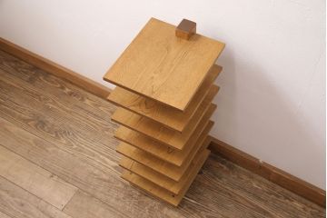 中古　美品　「頑固おやじ」取扱い　総栗無垢材　温かい雰囲気が魅力のシンプルなスリッパ入れ(収納棚)(R-050925)