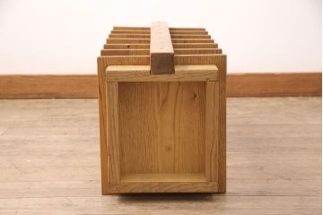 中古　美品　「頑固おやじ」取扱い　総栗無垢材　温かい雰囲気が魅力のシンプルなスリッパ入れ(収納棚)(R-050925)