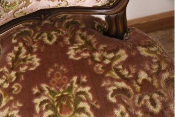 中古　美品　カリモク家具(karimoku)　domani(ドマーニ)　LouisXV(ルイXV)シリーズ　金華山張りのファブリックが高級感をエレガントな雰囲気を高めるダイニングチェア(定価約20万円)(R-050932)
