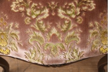 中古　美品　カリモク家具(karimoku)　domani(ドマーニ)　LouisXV(ルイXV)シリーズ　金華山張りのファブリックが高級感をエレガントな雰囲気を高めるダイニングチェア(定価約20万円)(R-050932)