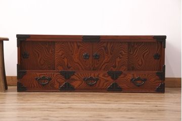 中古　美品　岩谷堂箪笥　左右対称のくっきりした木目が目を引くサイドボード(テレビ台、テレビボード、ローボード、リビングボード、収納棚)(R-050933)