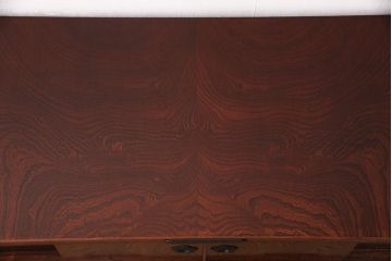 中古　美品　岩谷堂箪笥　左右対称のくっきりした木目が目を引くサイドボード(テレビ台、テレビボード、ローボード、リビングボード、収納棚)(R-050933)