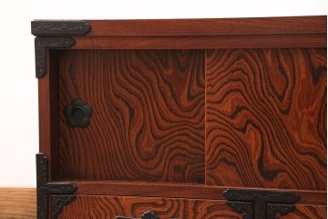 中古　美品　岩谷堂箪笥　左右対称のくっきりした木目が目を引くサイドボード(テレビ台、テレビボード、ローボード、リビングボード、収納棚)(R-050933)