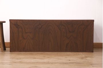 中古　美品　岩谷堂箪笥　左右対称のくっきりした木目が目を引くサイドボード(テレビ台、テレビボード、ローボード、リビングボード、収納棚)(R-050933)