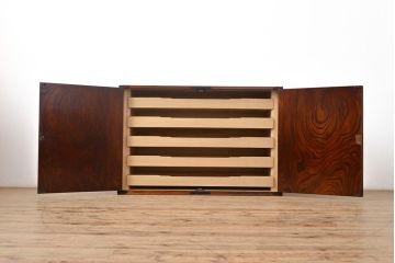 中古　美品　岩谷堂箪笥　天板・脚(台輪)付きリメイク　左右対称の木目が目を引く衣装盆付きサイドボード(引き出し、着物箪笥、衣装タンス、サイドチェスト、収納棚)(R-050934)