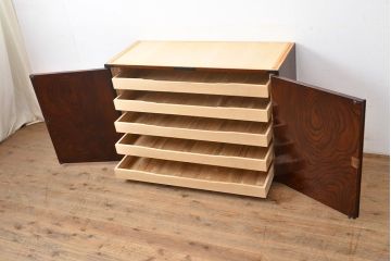 中古　美品　岩谷堂箪笥　天板・脚(台輪)付きリメイク　左右対称の木目が目を引く衣装盆付きサイドボード(引き出し、着物箪笥、衣装タンス、サイドチェスト、収納棚)(R-050934)